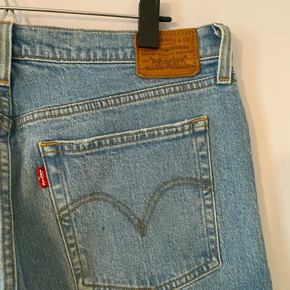 Levi's Premium Wedgie High Rise Straight Leg Jeans Button Fly Medium Wash 32